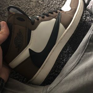 Travis Scott Jordan 1s